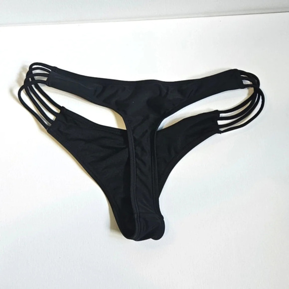 🟢3/$19🟢 Lot of 3 Thong Bikini Bottoms Shekini NWOT - Picture 4 of 9